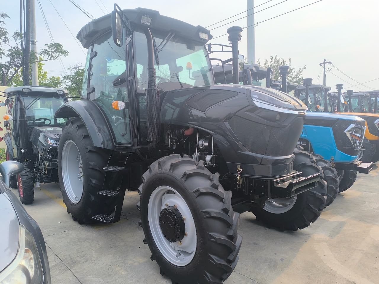 Tractor con cabina — vista frontal